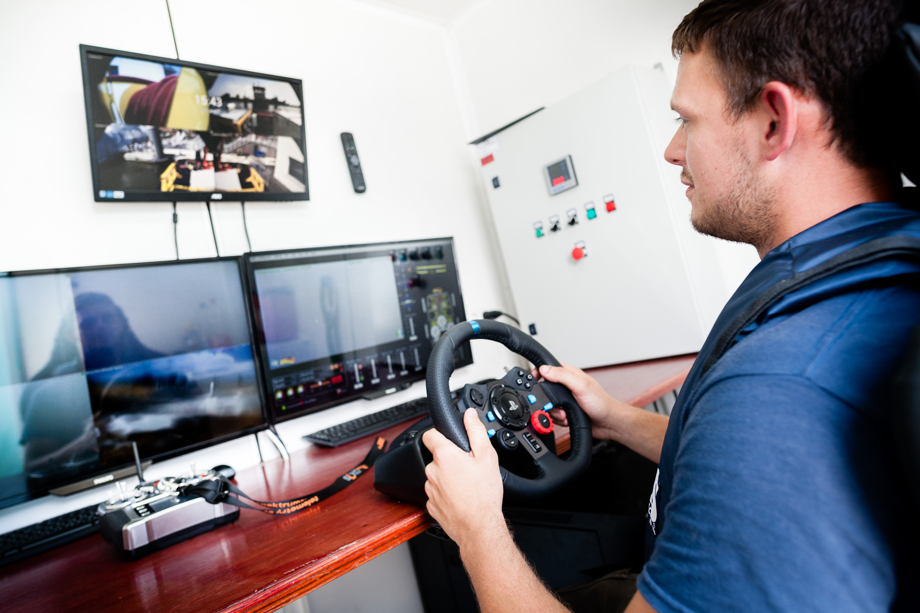 HullWiper HullWiper hull underwater cleaning by robot