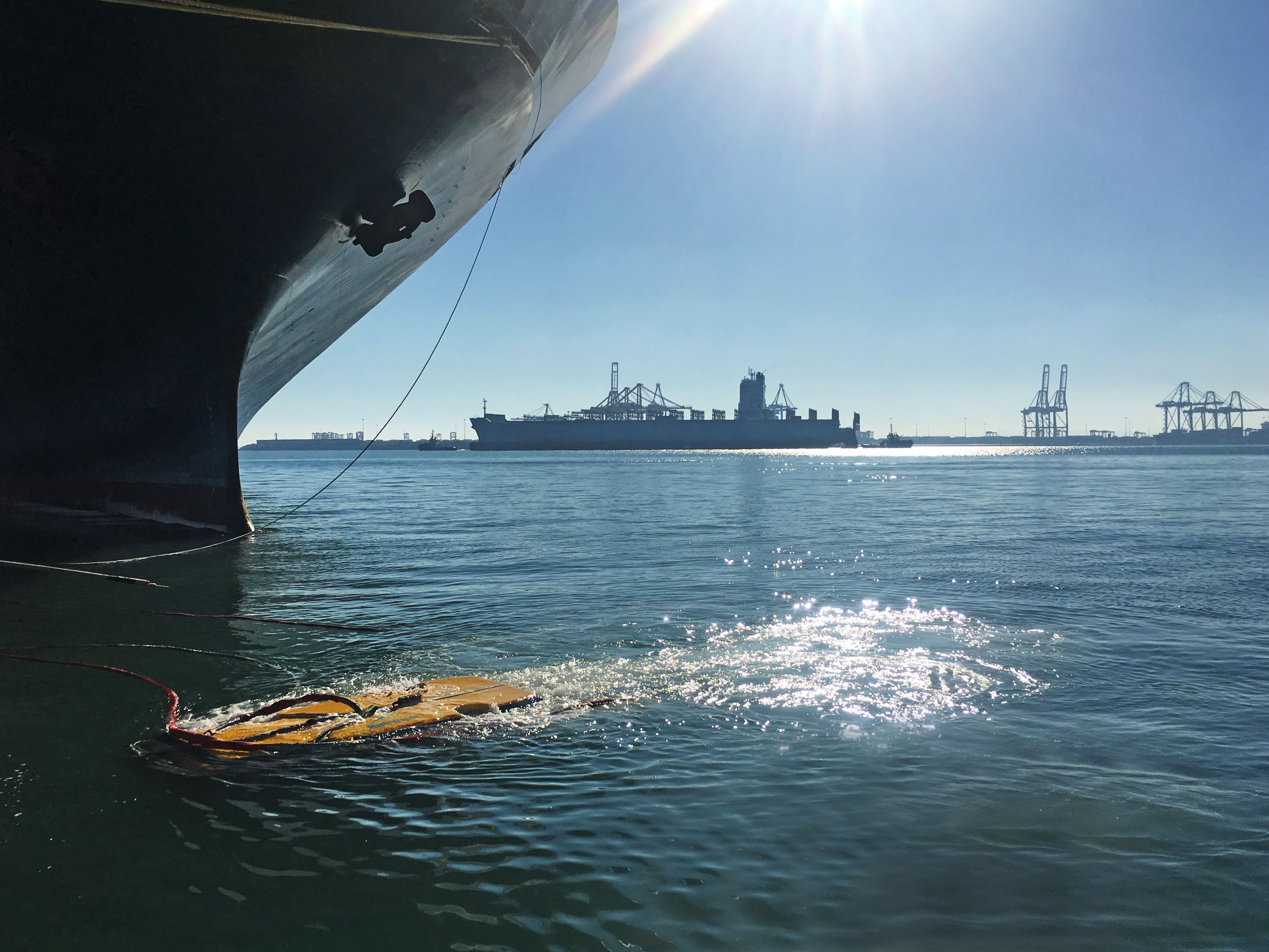 HullWiper Cleaning hulls by ROV